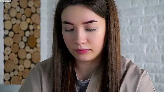 Snapshot of LowOncoming chatting on February 7, 2:04 am LowOncoming online show from February 7, 2:04 am