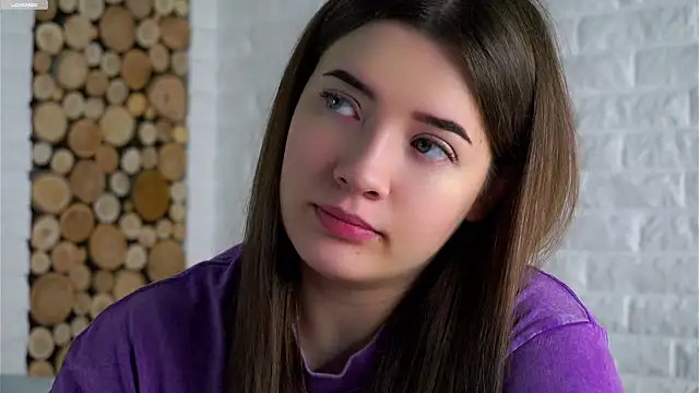 Snapshot of LowOncoming chatting on February 9, 2:15 am LowOncoming online show from February 9, 2:15 am