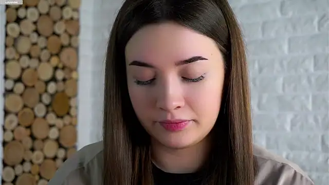 Snapshot of LowOncoming chatting on February 10, 2:04 am LowOncoming online show from February 10, 2:04 am