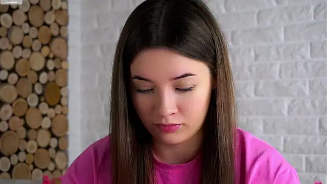 Snapshot of LowOncoming chatting on February 14, 2:19 am LowOncoming online show from February 14, 2:19 am