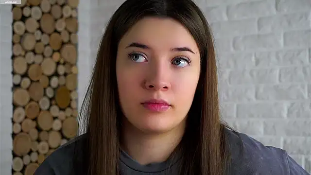 Snapshot of LowOncoming chatting on February 18, 2:18 am LowOncoming online show from February 18, 2:18 am