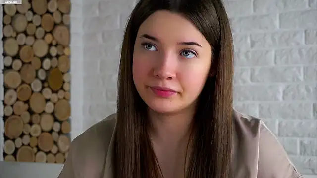 Snapshot of LowOncoming chatting on February 19, 2:07 am LowOncoming online show from February 19, 2:07 am