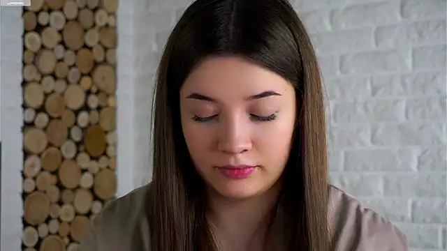 Snapshot of LowOncoming chatting on February 20, 1:46 am LowOncoming online show from February 20, 1:46 am