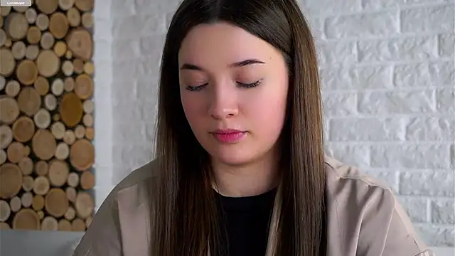 Snapshot of LowOncoming chatting on February 25, 1:59 am LowOncoming online show from February 25, 1:59 am