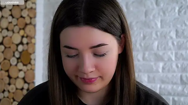 Snapshot of LowOncoming chatting on March 1, 2:02 am LowOncoming online show from March 1, 2:02 am