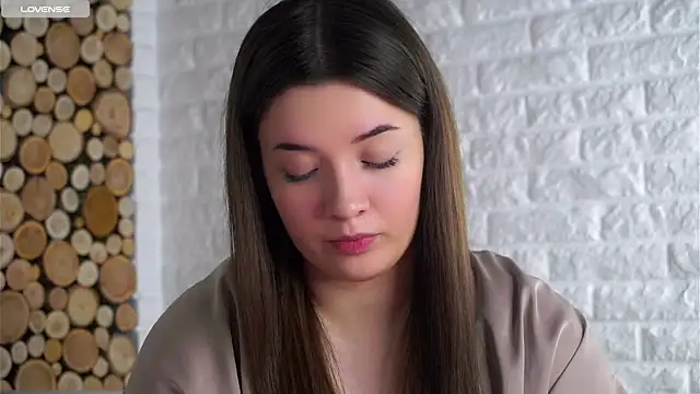 Snapshot of LowOncoming chatting on March 11, 1:55 am LowOncoming online show from March 11, 1:55 am