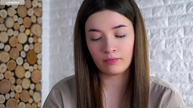 Snapshot of LowOncoming chatting on March 18, 3:42 am LowOncoming online show from March 18, 3:42 am