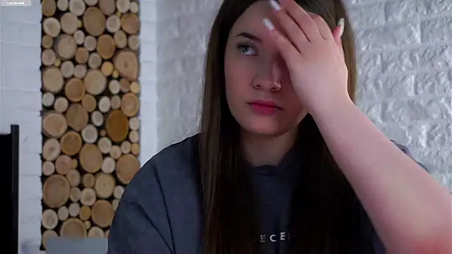 Snapshot of LowOncoming chatting on March 20, 2:05 am LowOncoming online show from March 20, 2:05 am