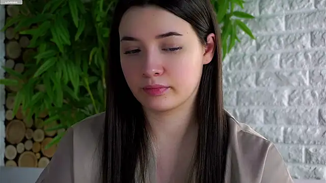 Snapshot of LowOncoming chatting on March 26, 2:28 am LowOncoming online show from March 26, 2:28 am