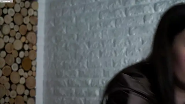 Snapshot of LowOncoming chatting on April 2, 3:37 am LowOncoming online show from April 2, 3:37 am