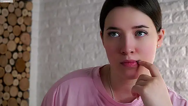 Snapshot of LowOncoming chatting on April 3, 2:09 am LowOncoming online show from April 3, 2:09 am