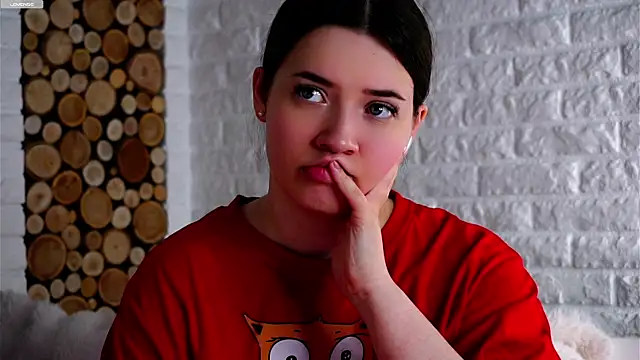 Snapshot of LowOncoming chatting on April 7, 3:29 am LowOncoming online show from April 7, 3:29 am