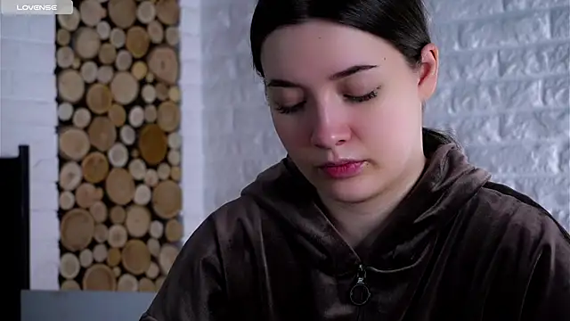 Snapshot of LowOncoming chatting on April 13, 3:45 am LowOncoming online show from April 13, 3:45 am