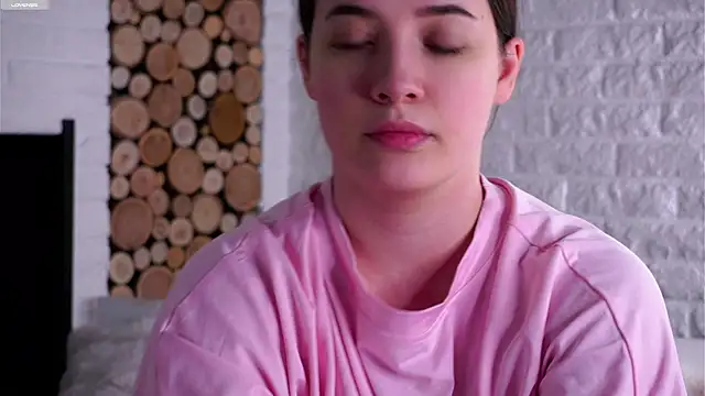 Snapshot of LowOncoming chatting on April 15, 2:07 am LowOncoming online show from April 15, 2:07 am