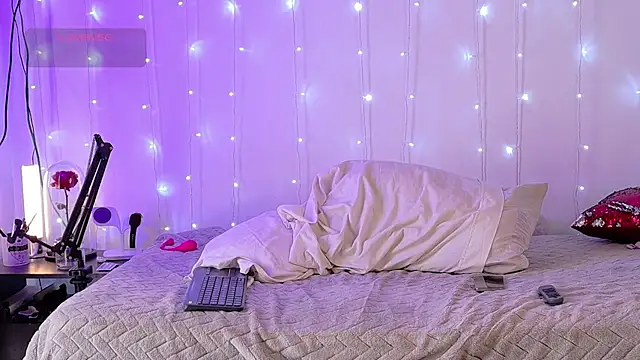 Snapshot of aryalovejoy chatting on February 18, 4:59 pm aryalovejoy online show from February 18, 4:59 pm