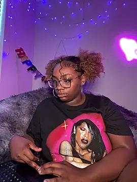 LillShayy online show from November 8, 5:45 pm