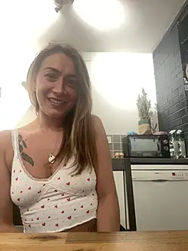 Snapshot of Pollypearson chatting on December 31, 11:06 pm Pollypearson online show from December 31, 11:06 pm