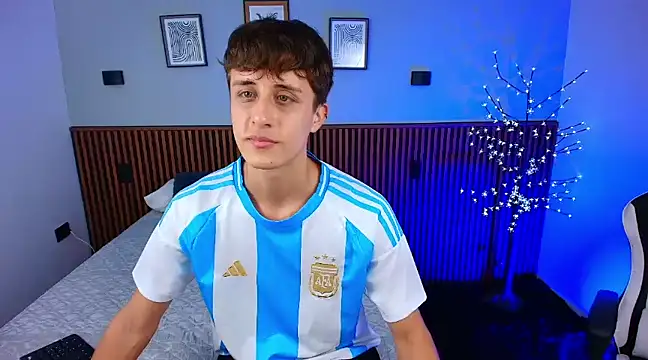 Snapshot of JoseloEvans chatting on January 11, 10:18 pm JoseloEvans online show from January 11, 10:18 pm