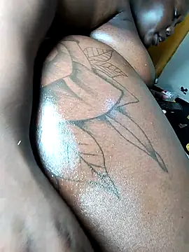 Hugemassivebootie online show from September 24, 7:01 am