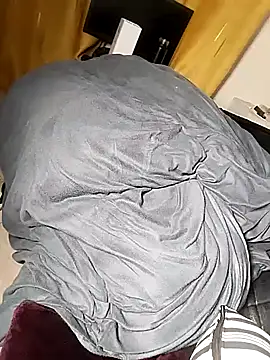 Hugemassivebootie online show from October 20, 9:59 pm