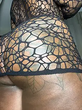 Hugemassivebootie online show from July 10, 5:26 pm