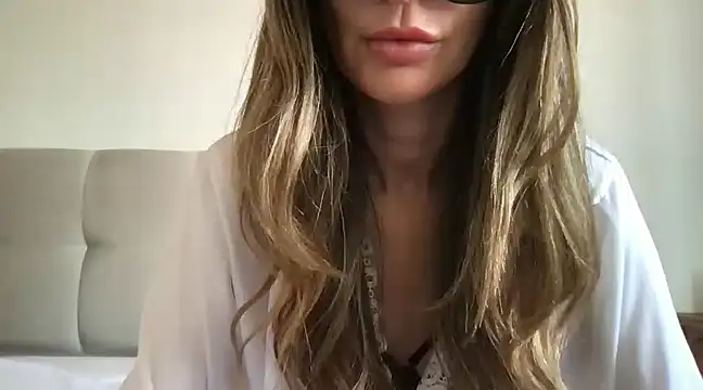 Snapshot of paolajonez chatting on December 18, 12:07 pm paolajonez online show from December 18, 12:07 pm