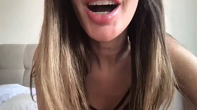 Snapshot of paolajonez chatting on February 8, 4:47 pm paolajonez online show from February 8, 4:47 pm