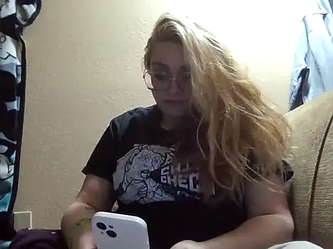 Lalalynn online show from March 11, 9:37 am