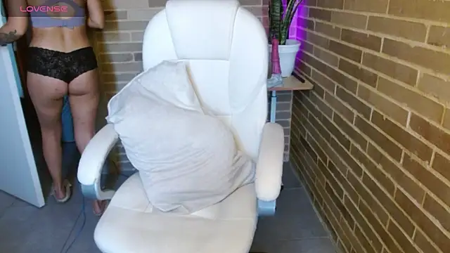 helenacyruss online show from December 16, 2:22 pm