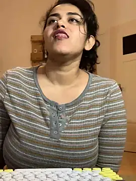 Snapshot of Curvydesifromgermany chatting on December 27, 3:15 pm Curvydesifromgermany online show from December 27, 3:15 pm