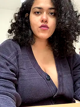 Snapshot of Curvydesifromgermany chatting on October 8, 12:36 pm Curvydesifromgermany online show from October 8, 12:36 pm