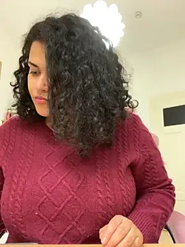 Snapshot of Curvydesifromgermany chatting on October 10, 12:37 pm Curvydesifromgermany online show from October 10, 12:37 pm