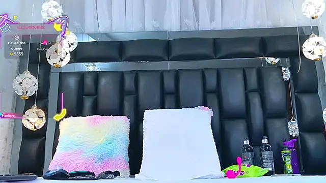 AuraRoss online show from November 12, 7:13 pm