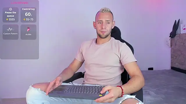 Snapshot of Damon_Bakert chatting on January 6, 6:33 pm Damon Bakert online show from January 6, 6:33 pm