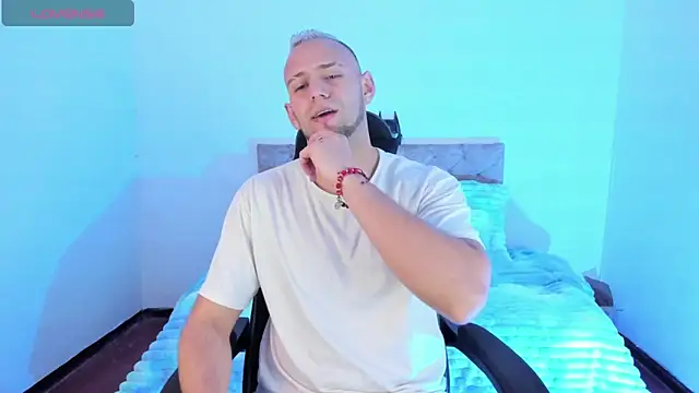 Snapshot of Damon_Bakert chatting on February 3, 3:28 pm Damon Bakert online show from February 3, 3:28 pm