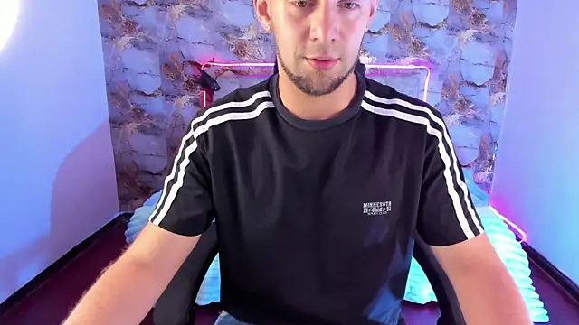 Snapshot of Damon_Bakert chatting on April 1, 10:18 pm Damon Bakert online show from April 1, 10:18 pm