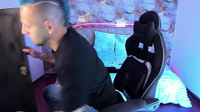 Snapshot of Damon_Bakert chatting on April 7, 6:08 pm Damon Bakert online show from April 7, 6:08 pm