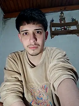 Snapshot of Elvergonn2105 chatting on October 31, 4:35 am Elvergonn2105 online show from October 31, 4:35 am