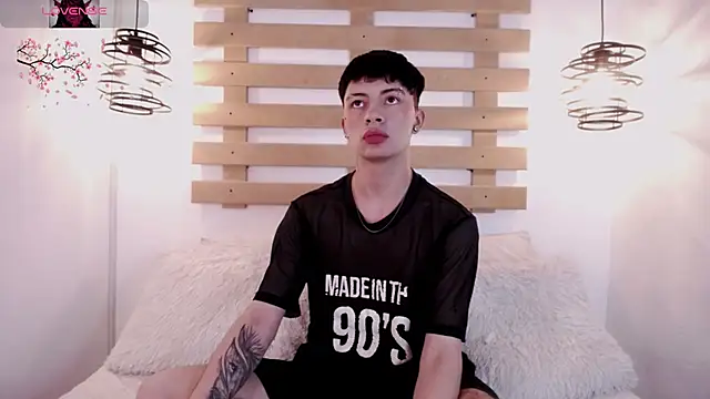 Steev Novoa online show from February 2, 4:15 am