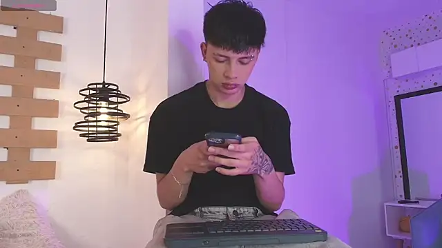 Steev Novoa online show from March 19, 4:25 am