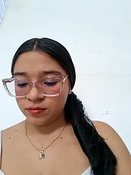 -VICKKY online show from March 4, 7:42 pm