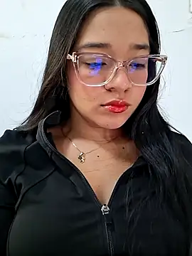 -VICKKY online show from March 19, 1:48 pm