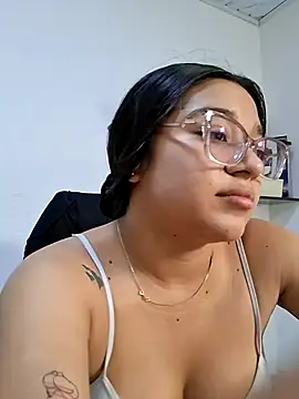 Snapshot of -VICKKY chatting on July 1, 7:24 pm -VICKKY online show from July 1, 7:24 pm