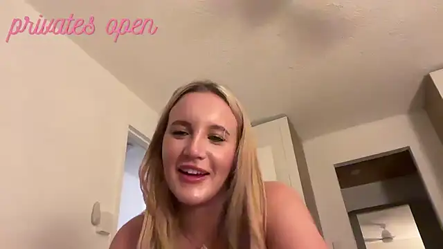 Snapshot of isisxoxx chatting on February 22, 12:51 pm isisxoxx online show from February 22, 12:51 pm