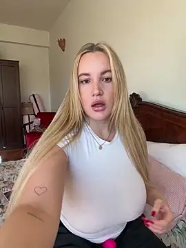 isisxoxx online show from March 16, 11:25 am