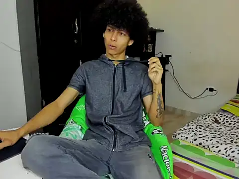 Snapshot of cardrey05 chatting on October 10, 5:56 pm cardrey05 online show from October 10, 5:56 pm