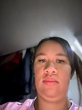 Snapshot of Emiily_lee chatting on June 8, 9:42 am Emiily lee online show from June 8, 9:42 am
