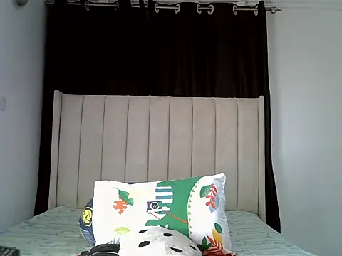 Snapshot of pretty_hearty chatting on November 23, 8:41 pm pretty hearty online show from November 23, 8:41 pm