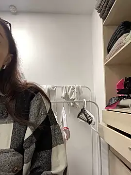 Snapshot of AnaWest chatting on October 5, 6:23 am AnaWest online show from October 5, 6:23 am