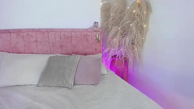 Sofiawilson  online show from October 2, 1:07 pm